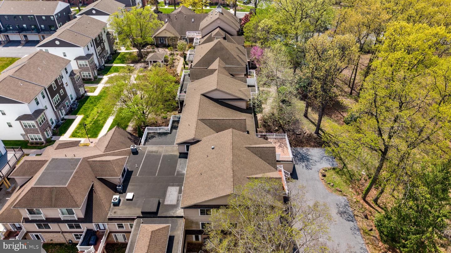 105 High Pointe Drive photo 35