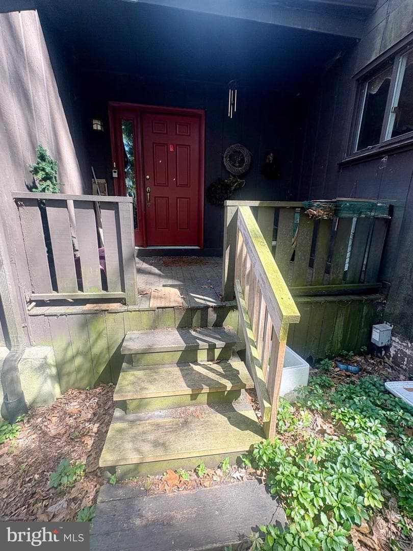 1085 Greenhill Drive photo 7
