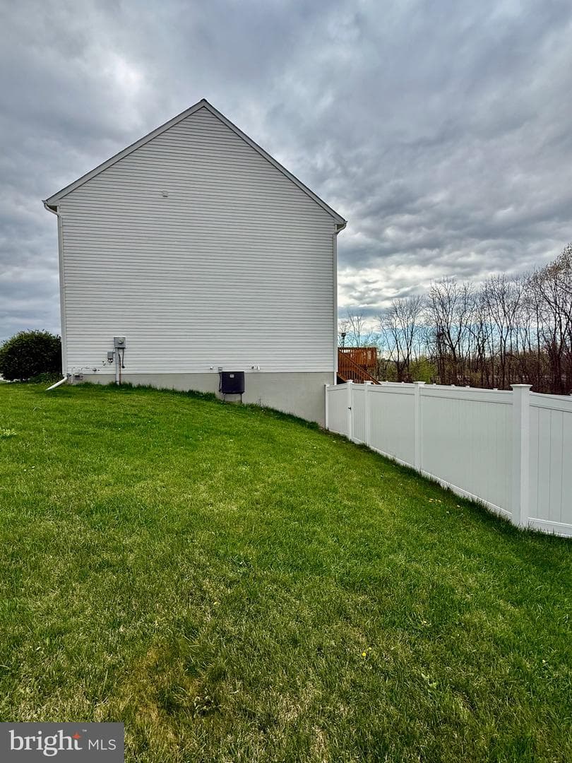 1813 Silverleaf Lane photo 6