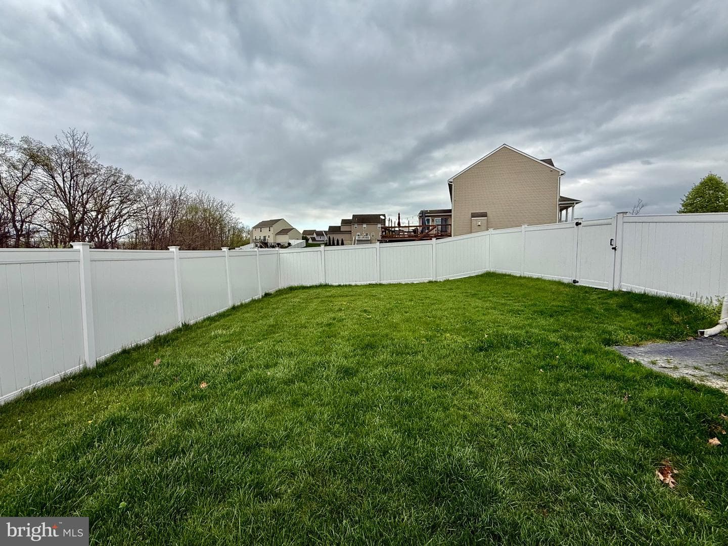 1813 Silverleaf Lane photo 9