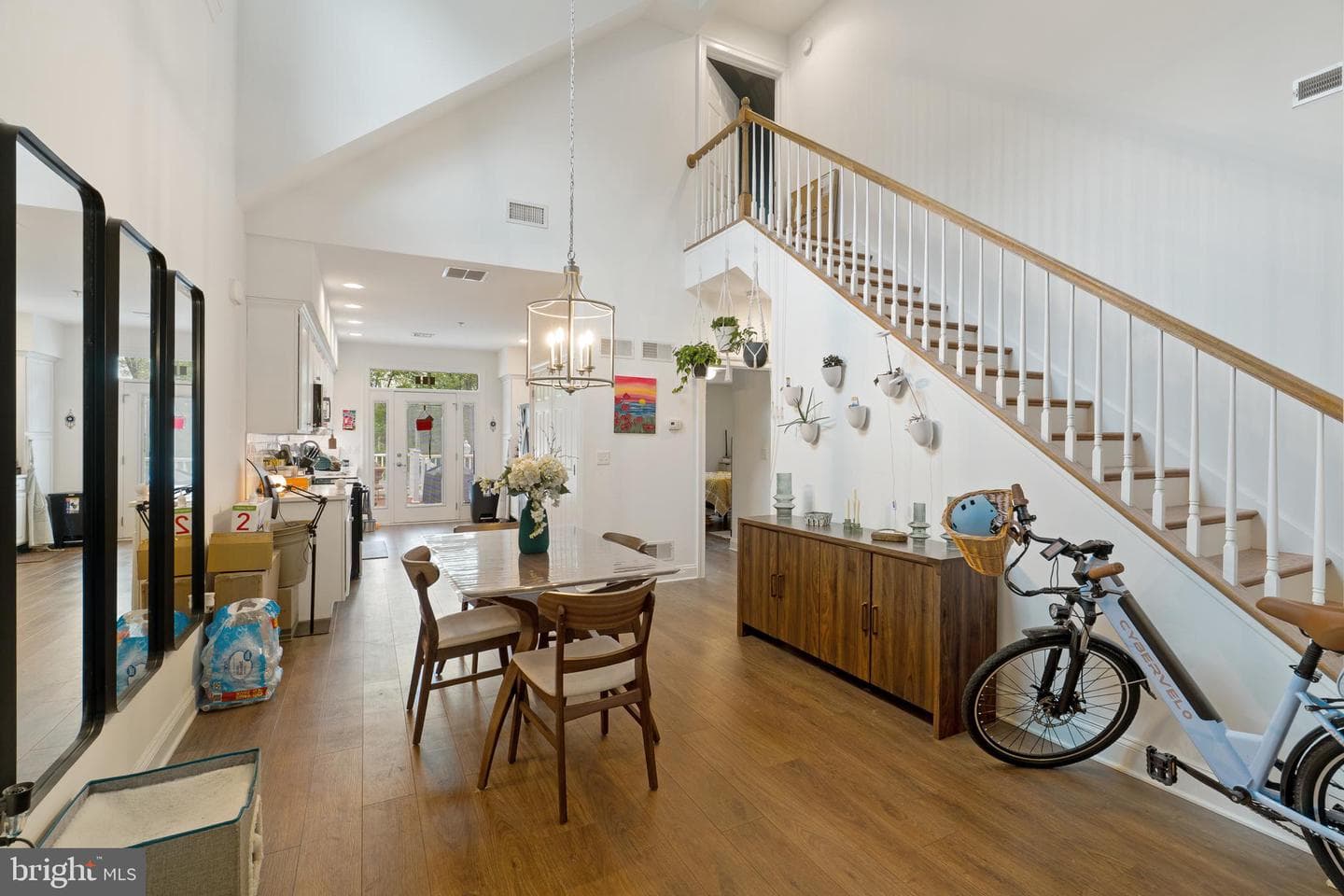 107 High Pointe Drive photo 3