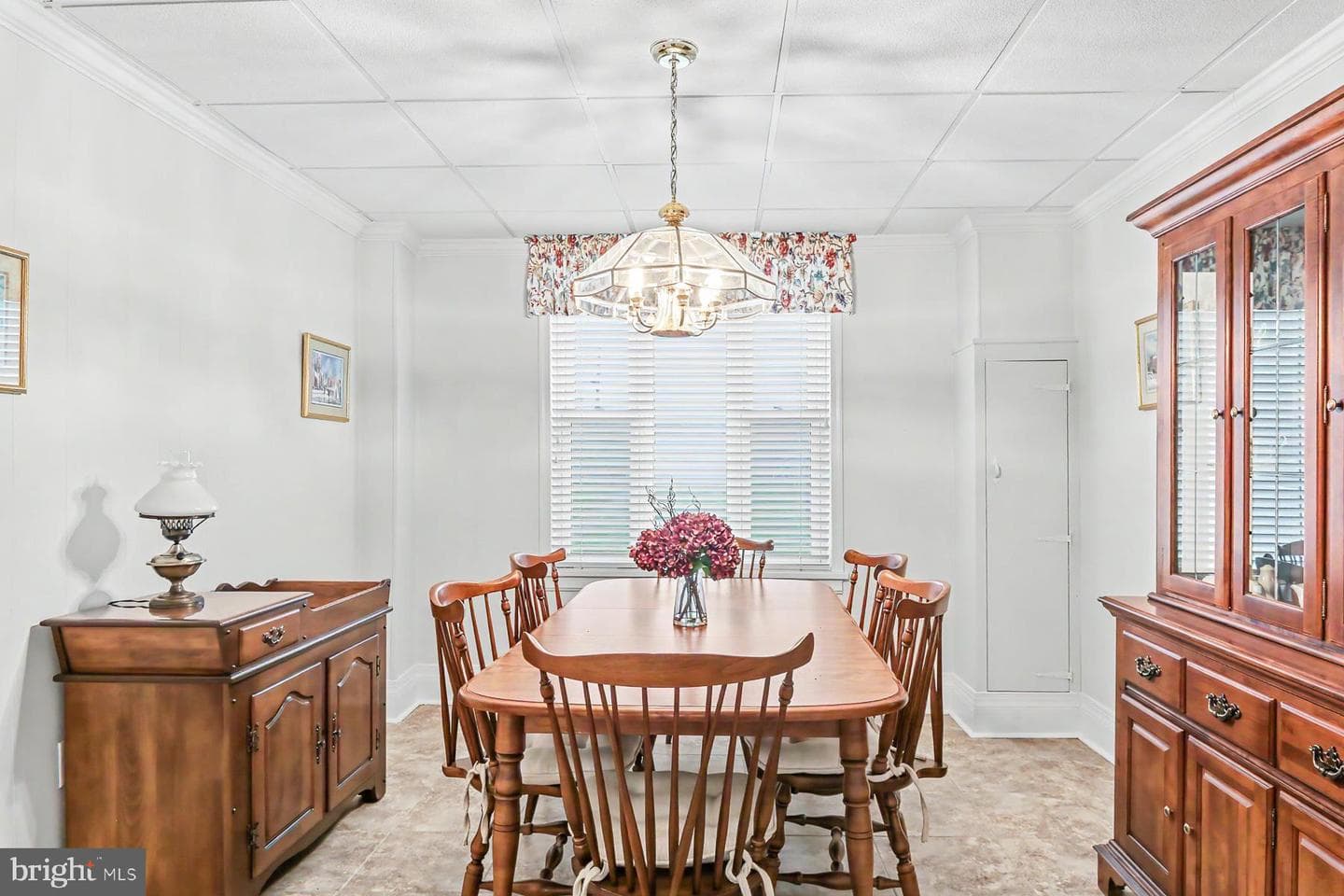 686 Highland Street photo 15
