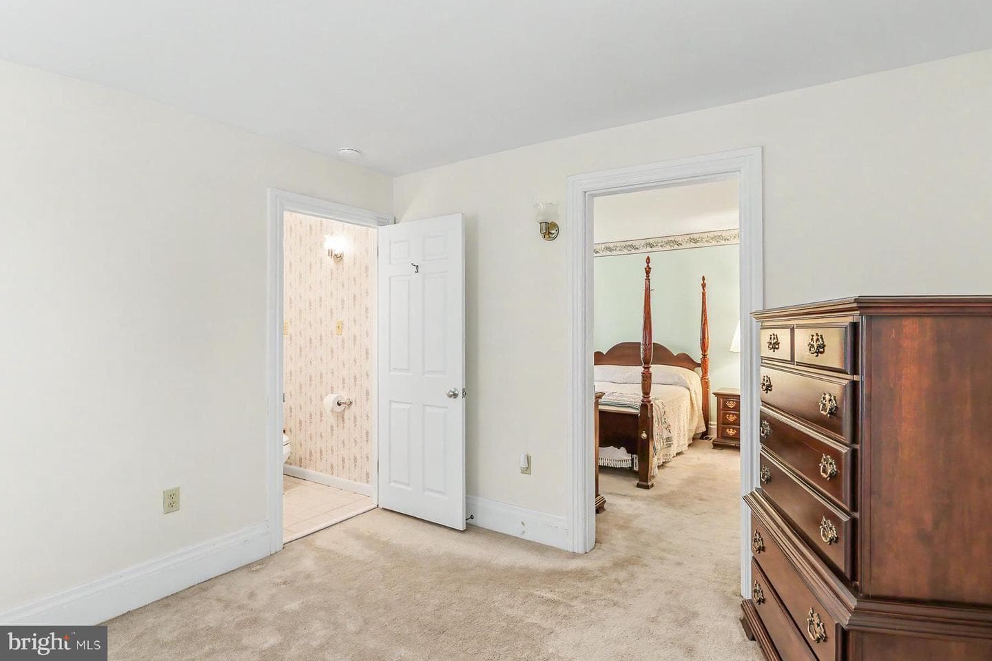 686 Highland Street photo 25