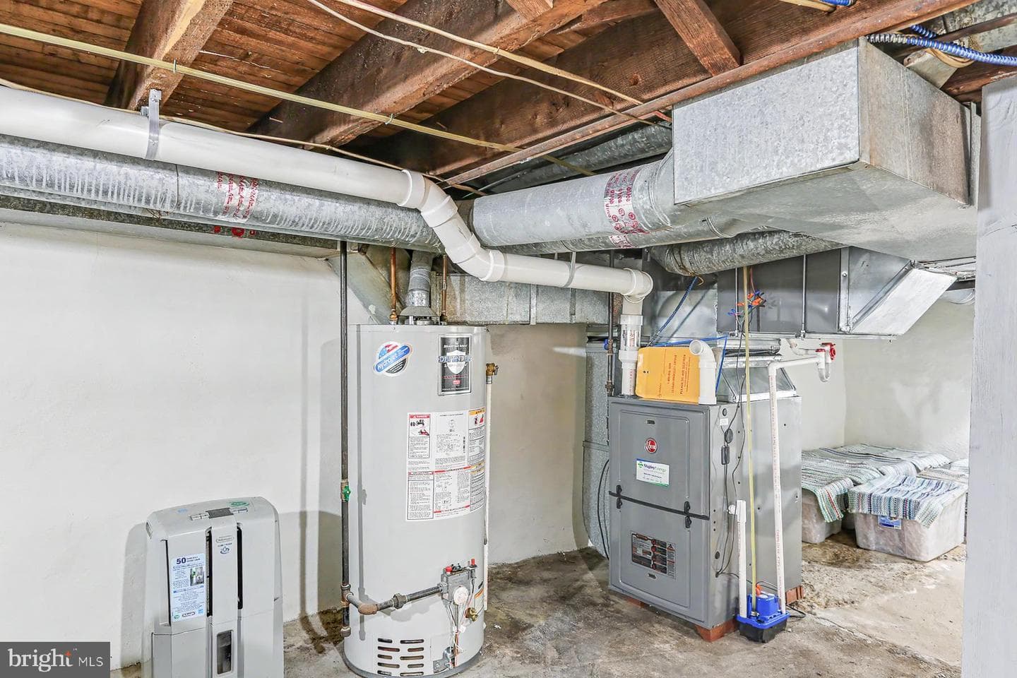 686 Highland Street photo 32