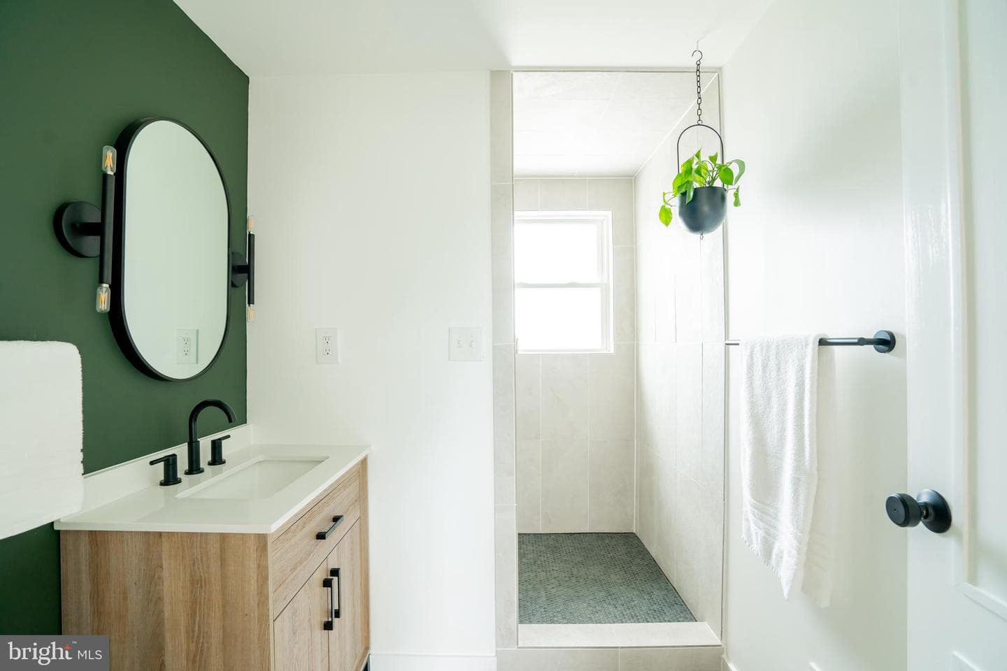 6120 Catherine Street photo 31