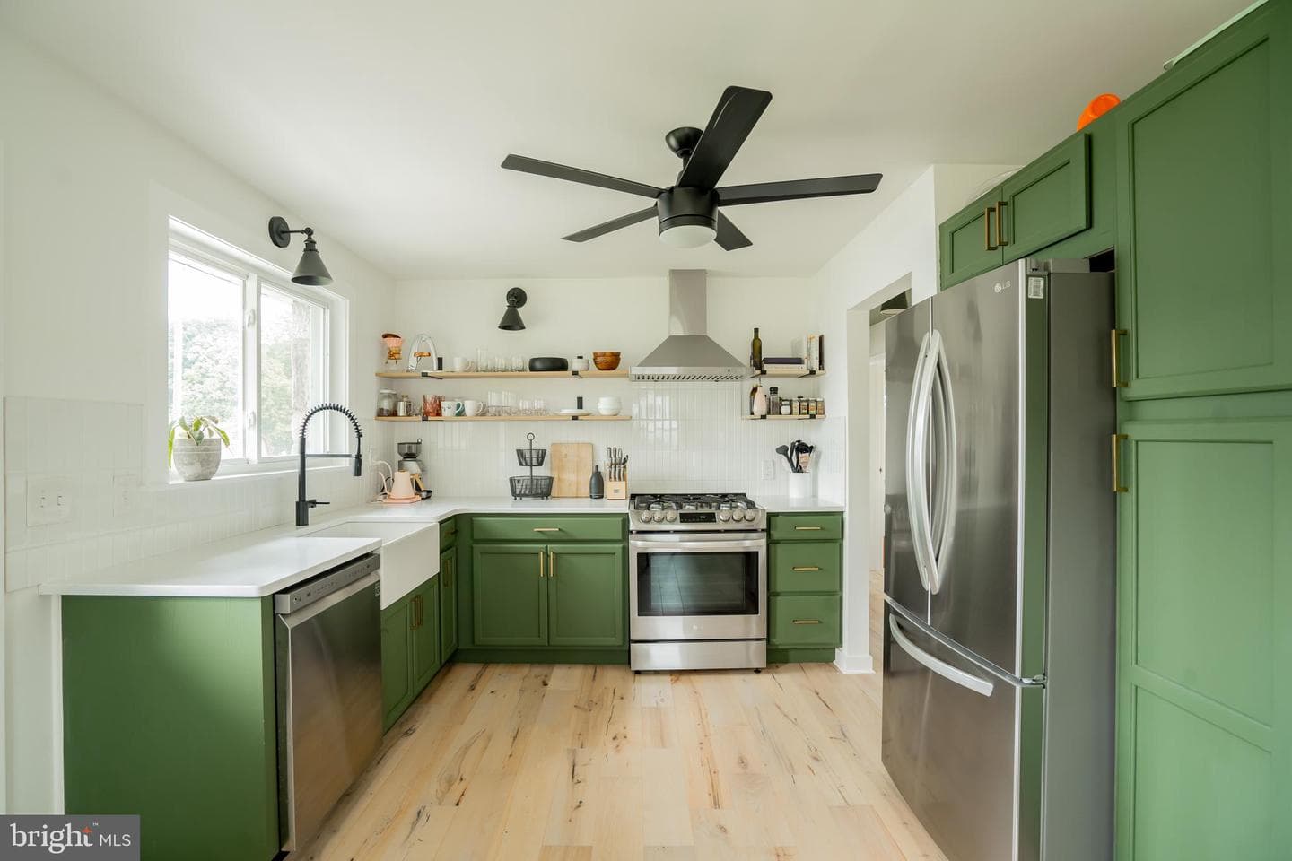 6120 Catherine Street photo 4