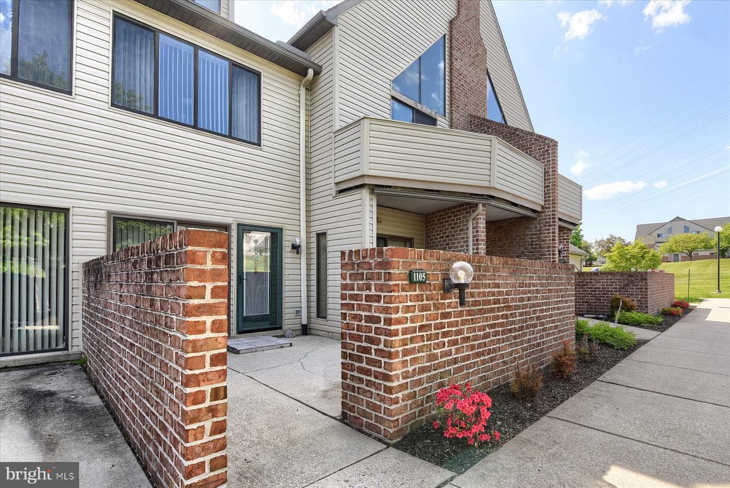 1105 Cherrington Drive photo 2