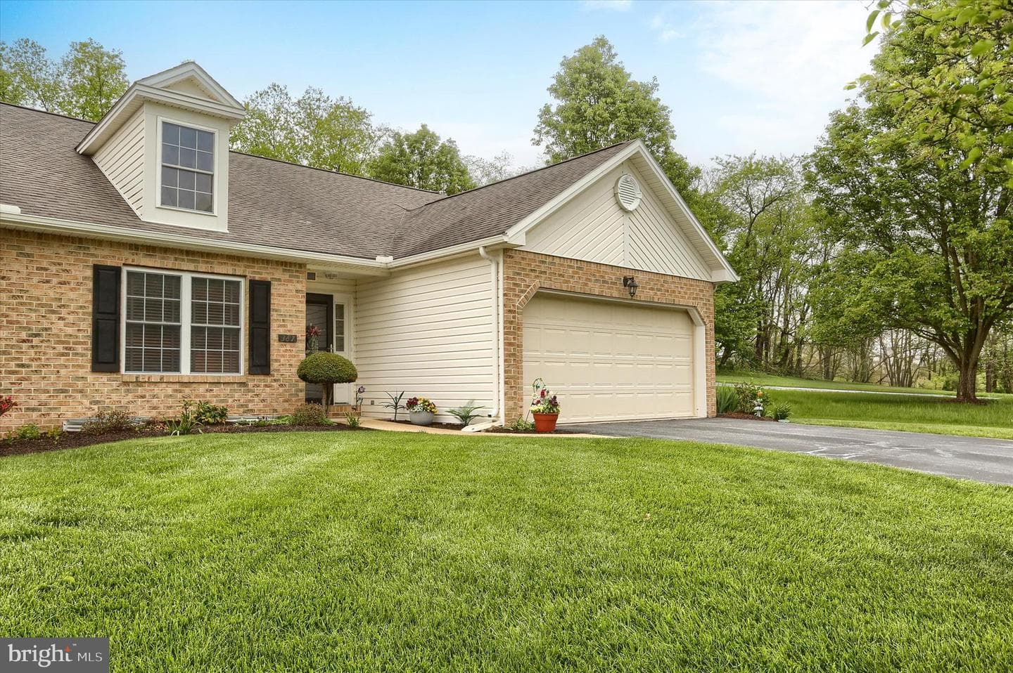 387 Schaffner Drive photo 2