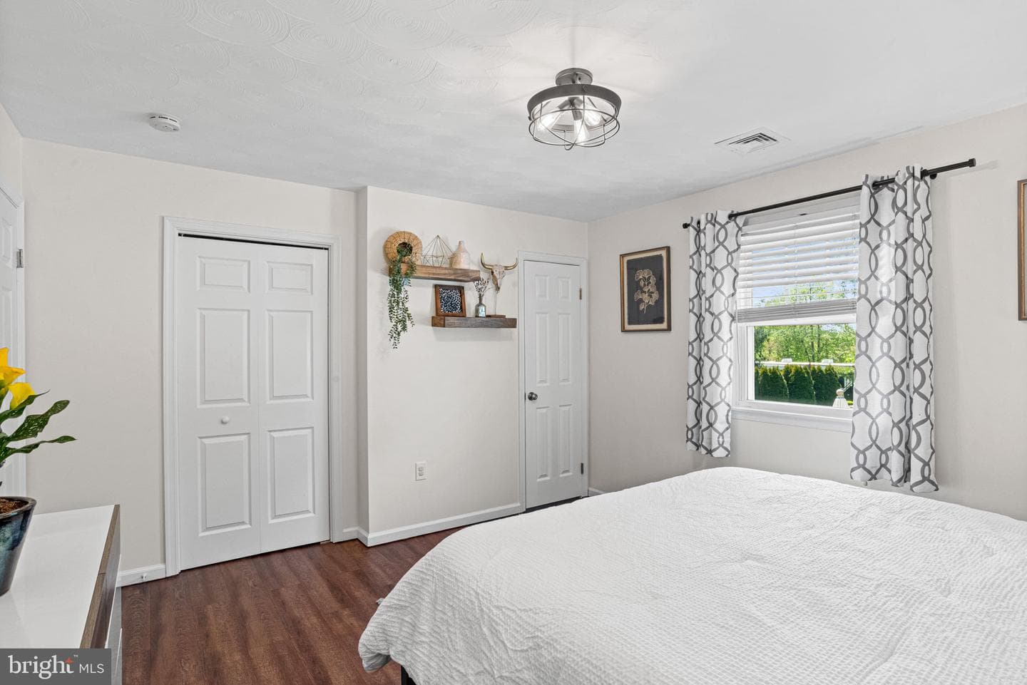 667 Locust Street photo 22