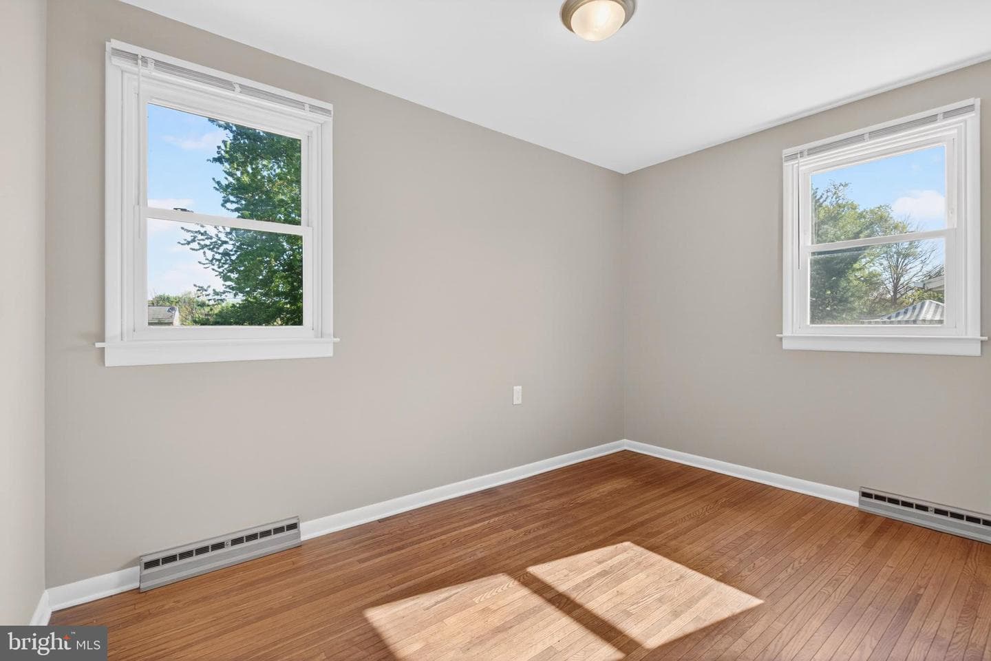 6210 Catherine Street photo 14