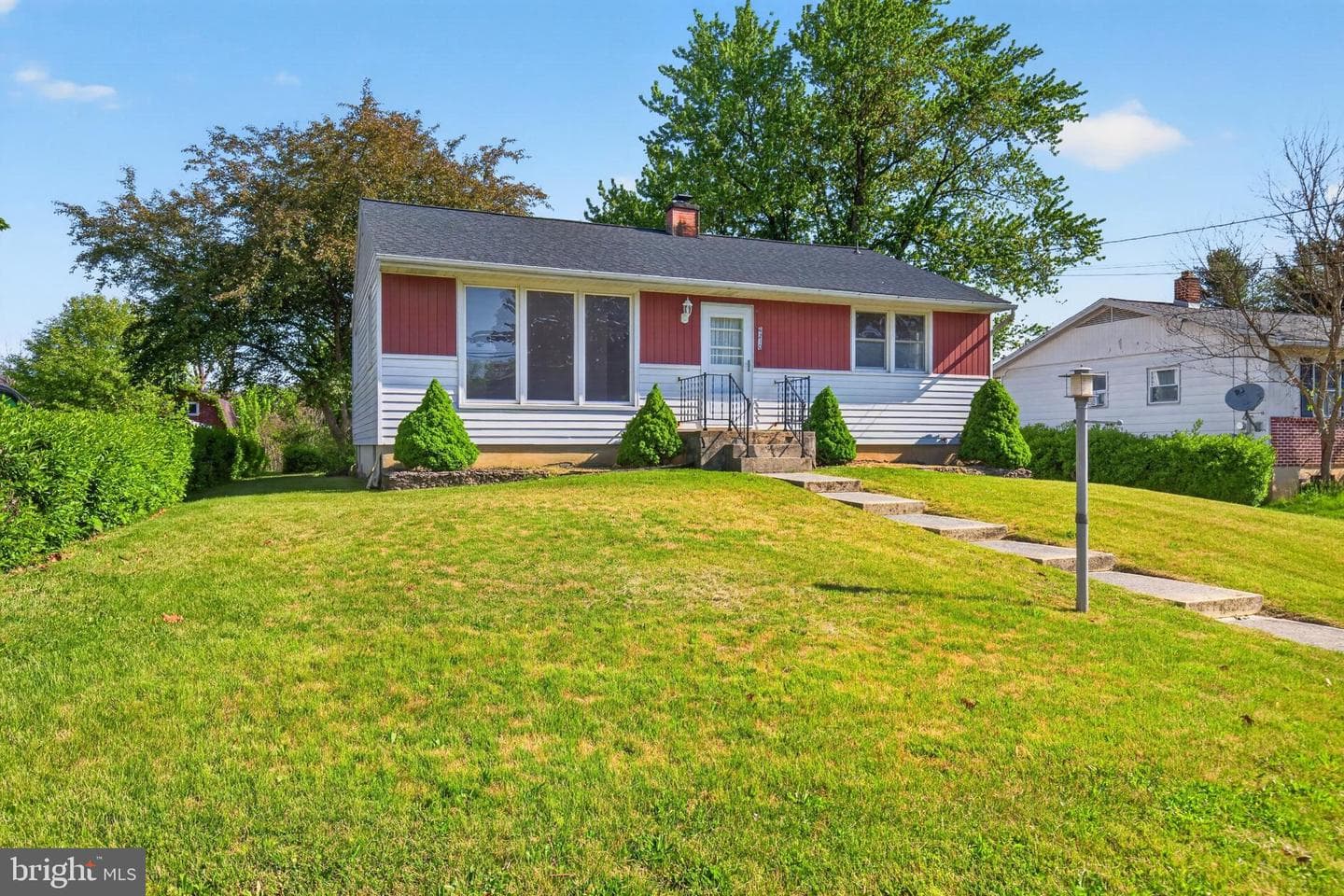 6210 Catherine Street photo 2