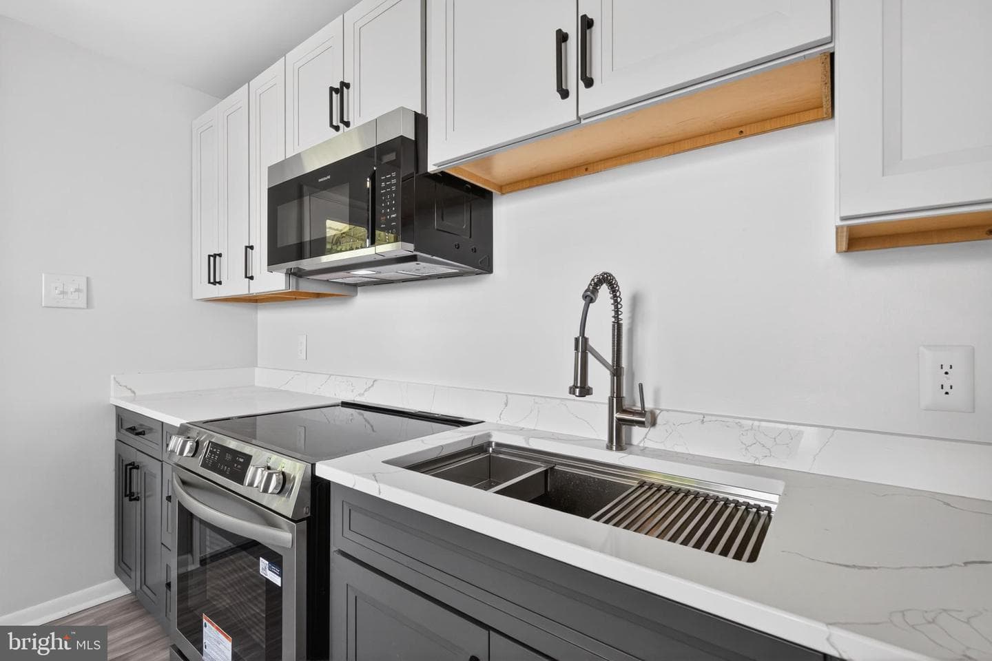 6210 Catherine Street photo 9