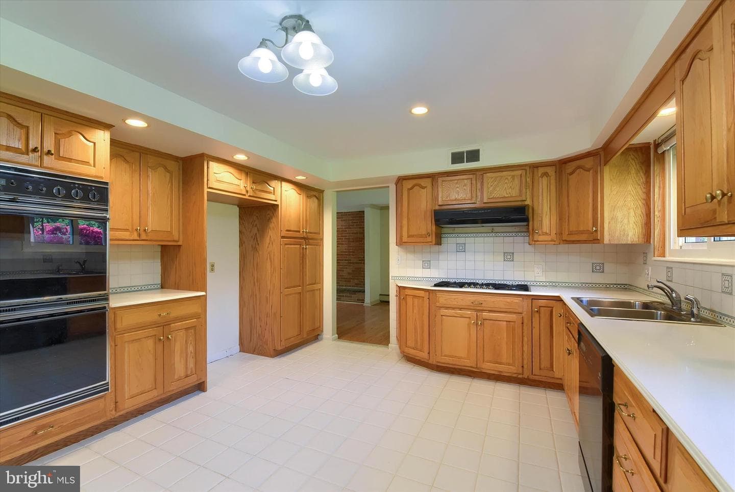 6100 Driftwood Drive photo 12
