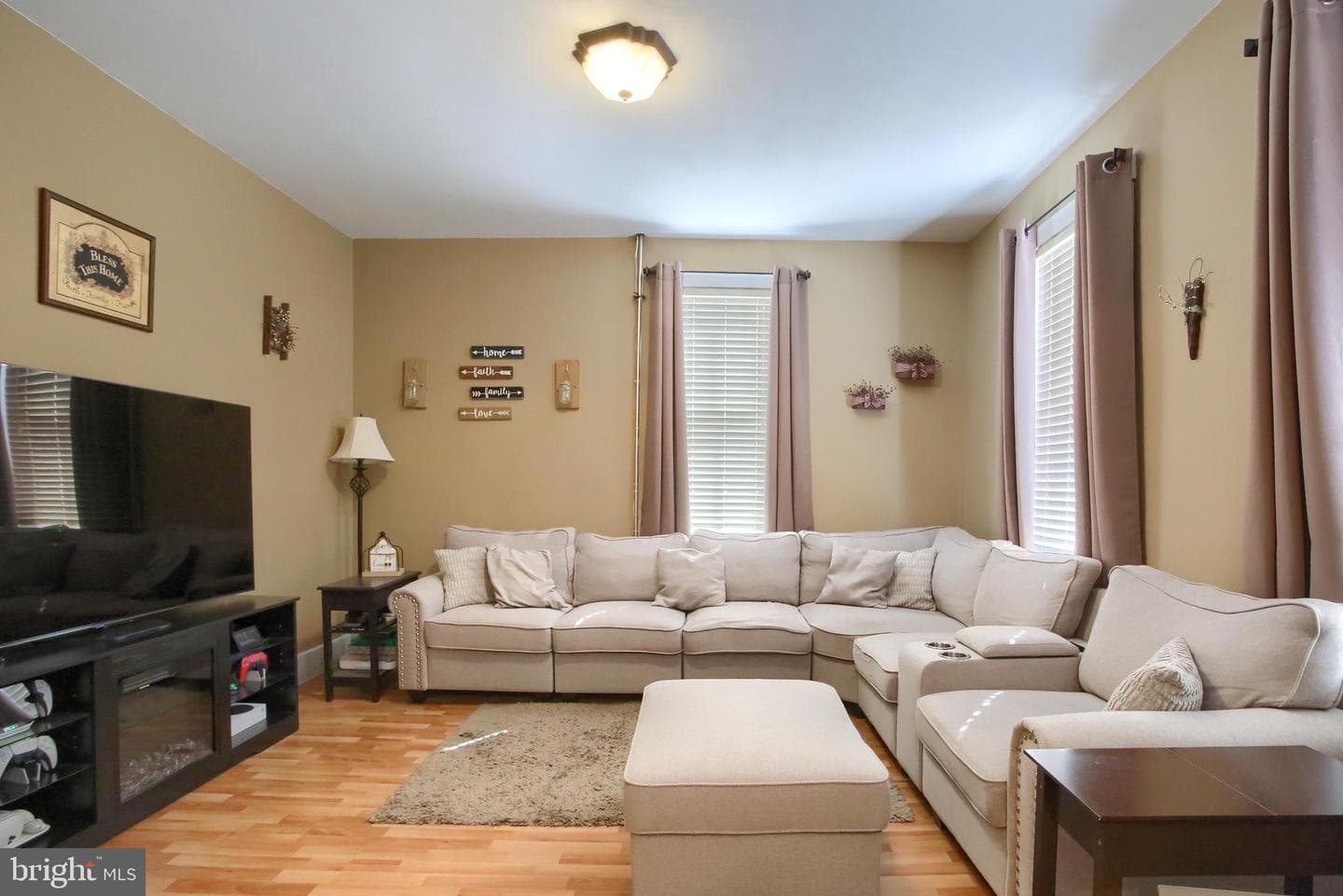 229 W Main Street photo 9