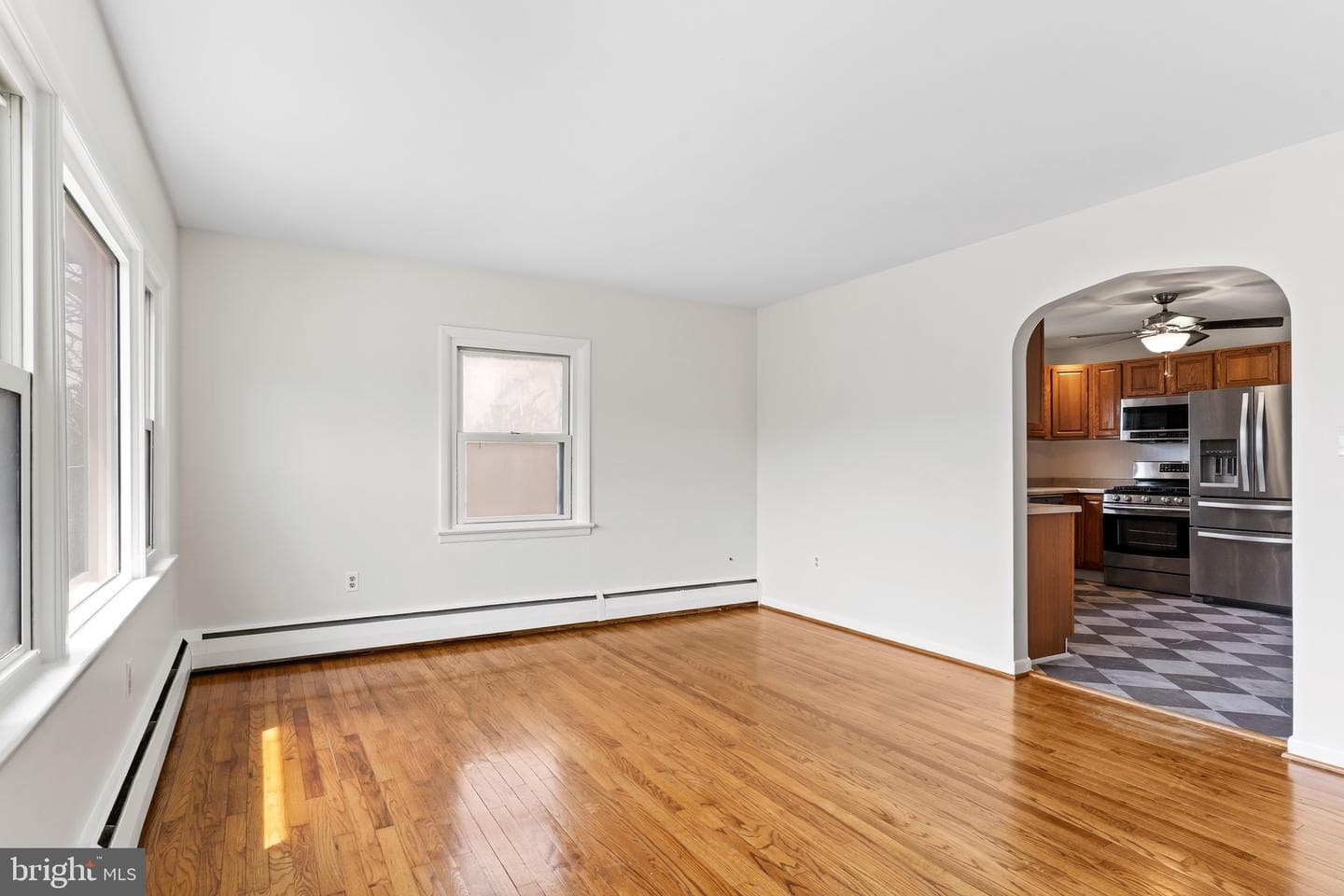 1231 E Caracas Avenue photo 6