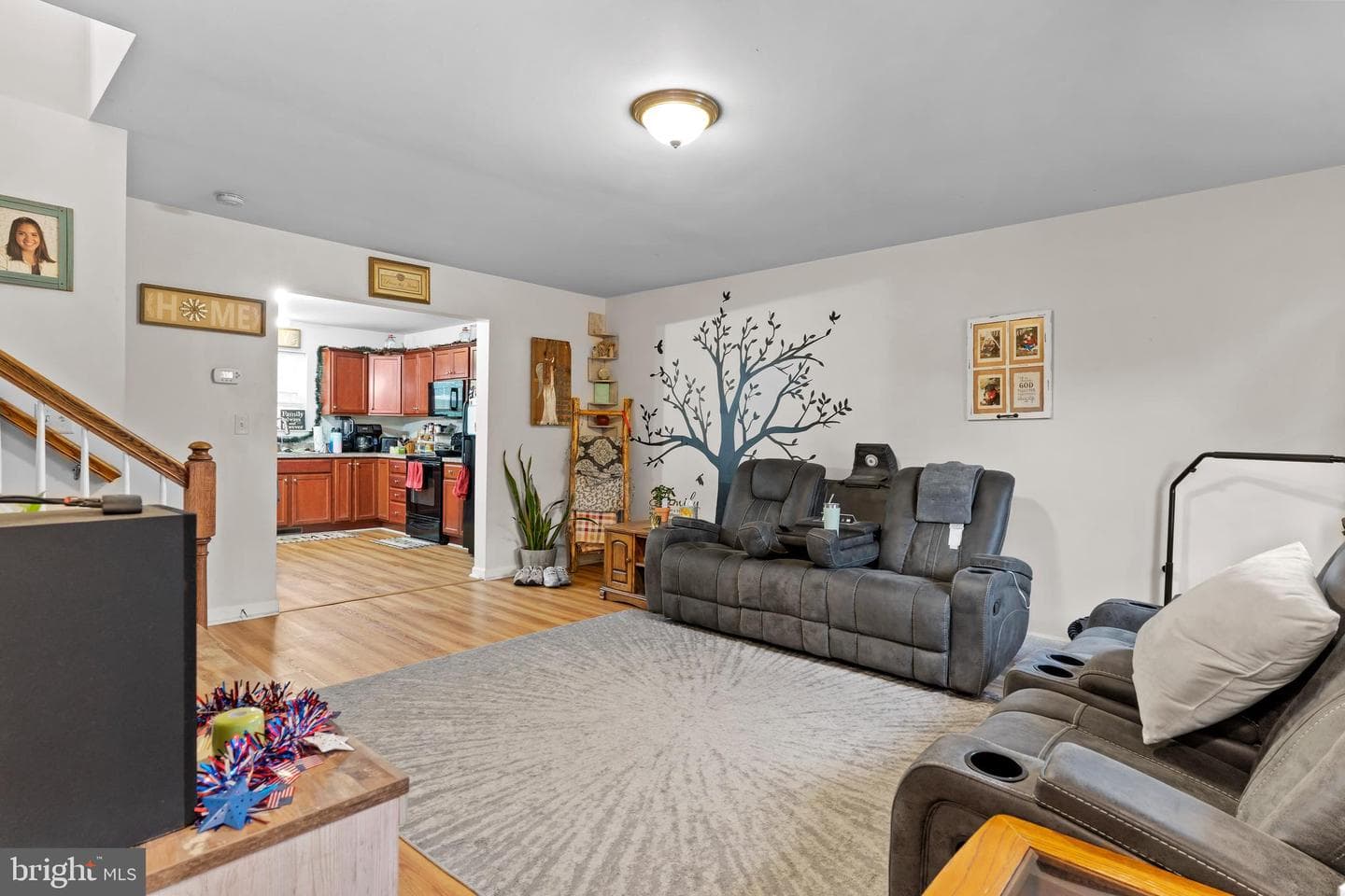 153 Mapleton Boulevard photo 8