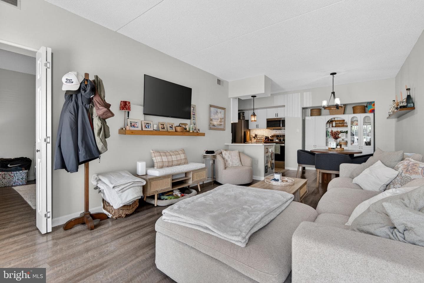 204 Cherrington Drive photo 8