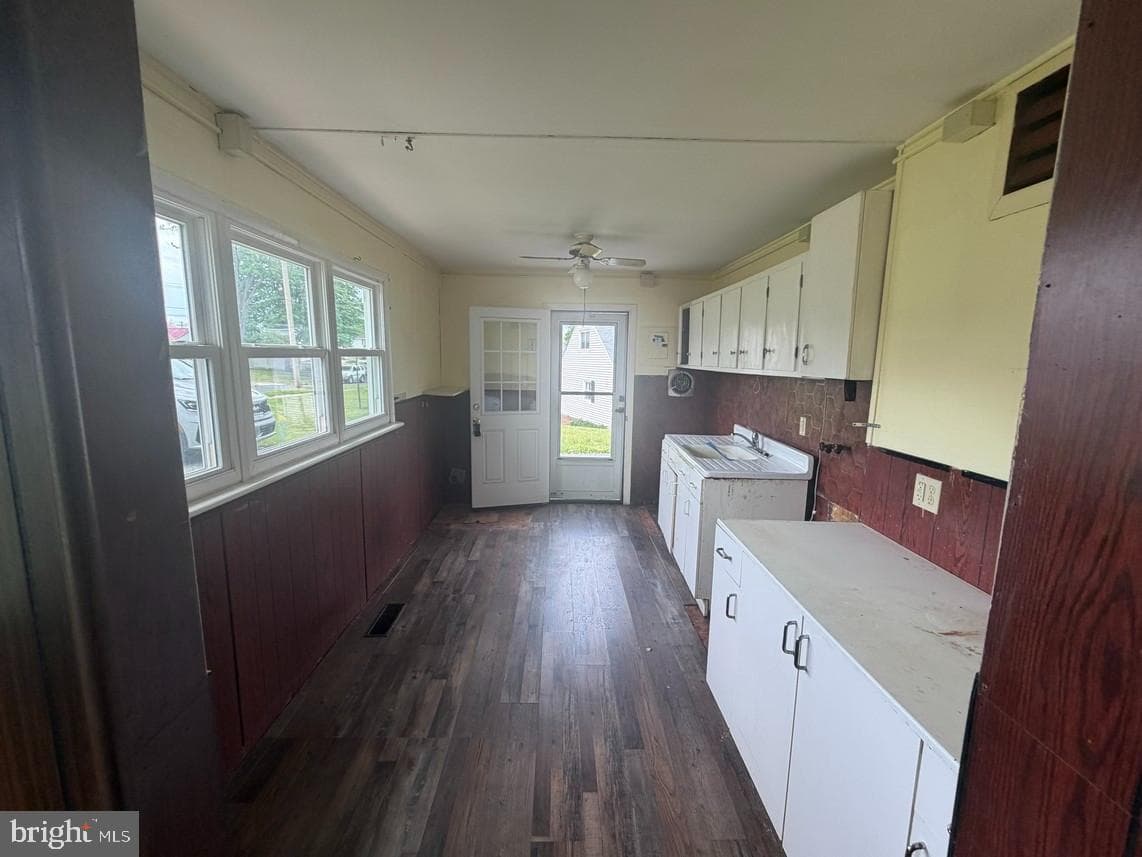 1058 N Pine Street photo 5