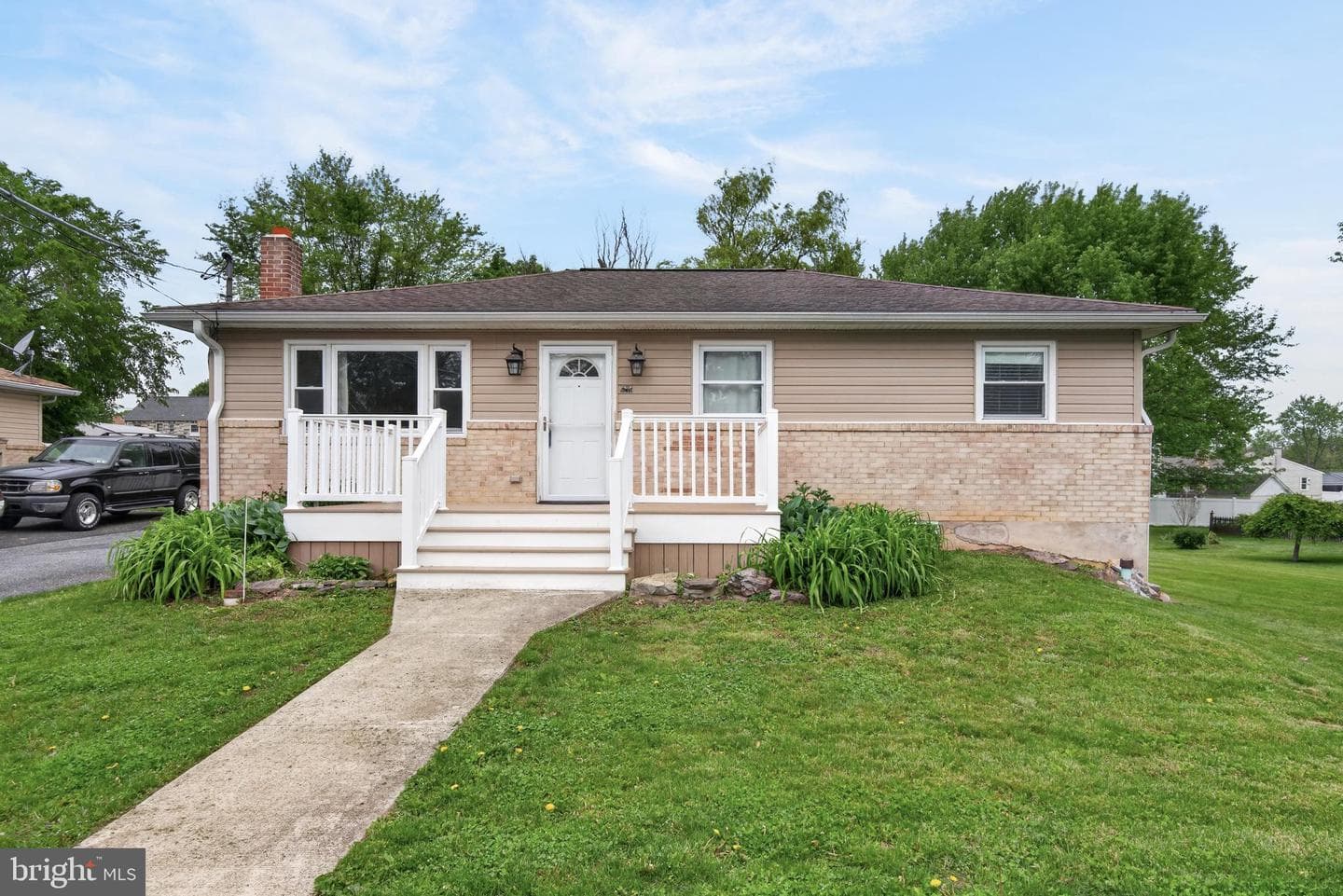 6216 Pine Street photo 1