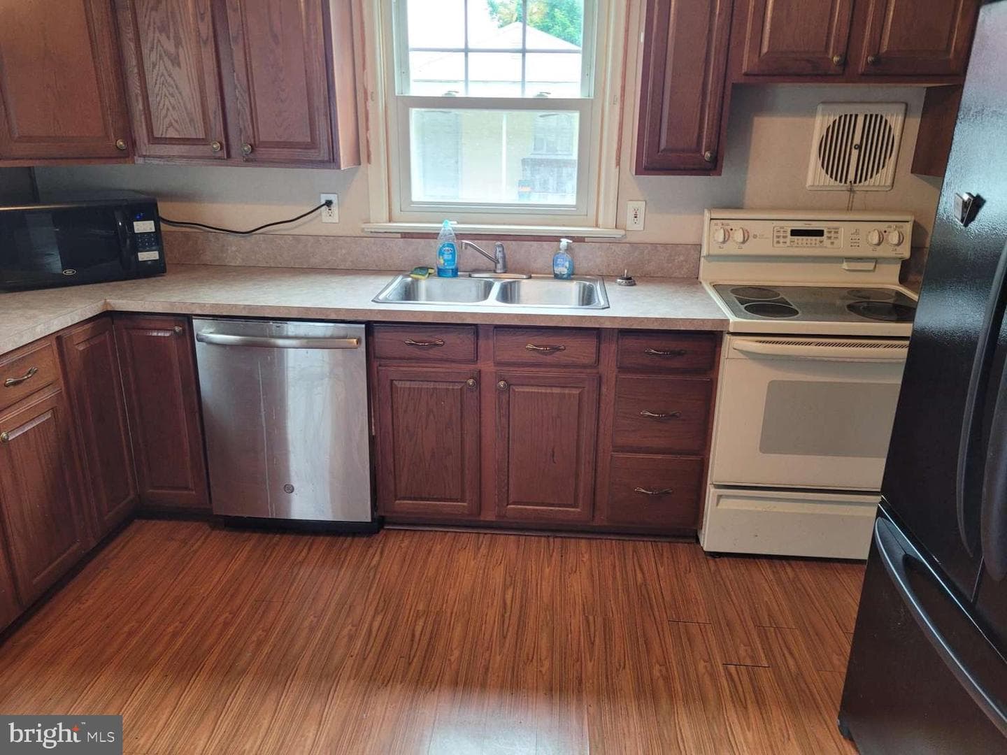 8111 Chambers Hill Road photo 3