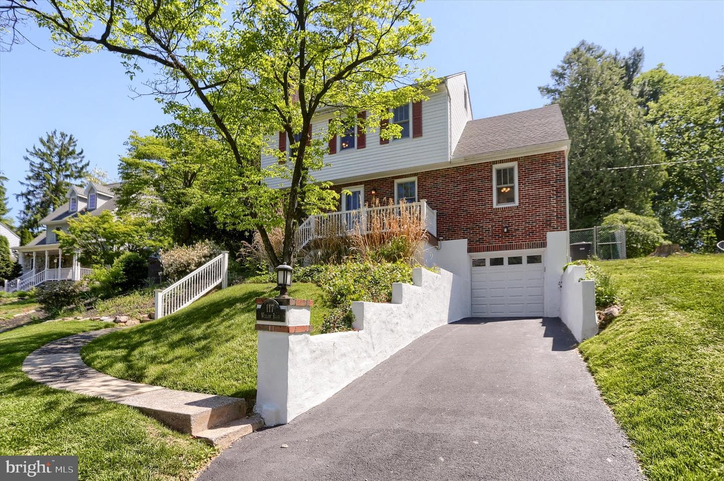 117 Willow Road photo 1