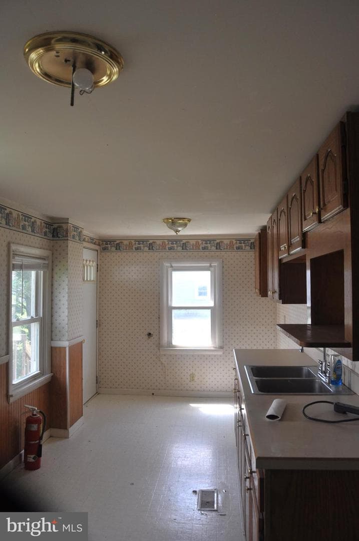 540 Moore Street photo 8