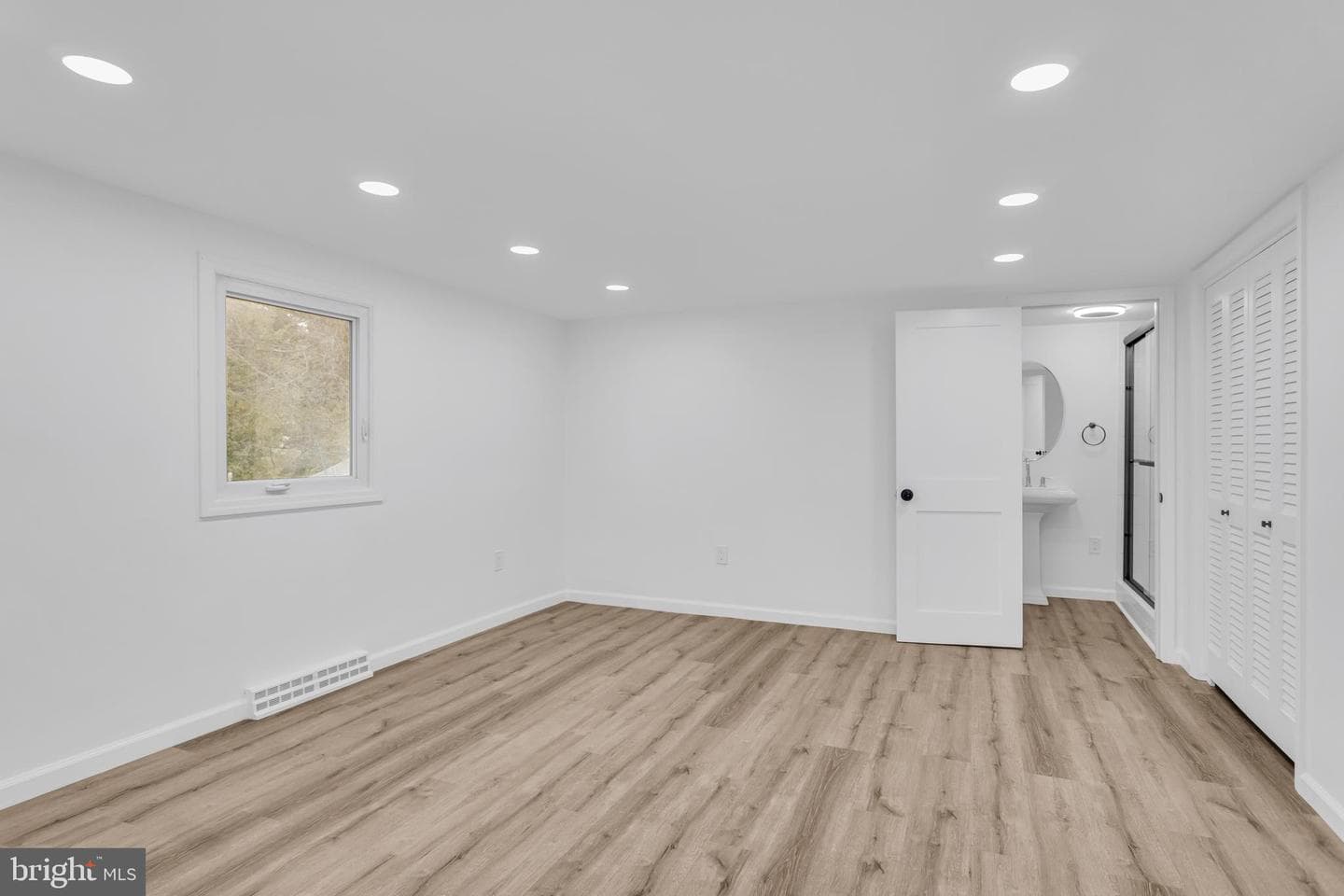 6470 Colchester Avenue photo 17