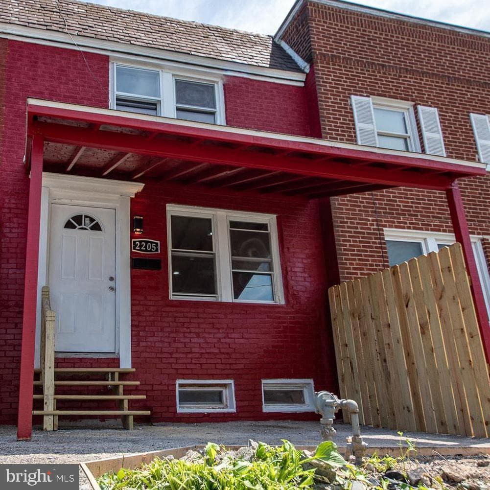 2205 Kensington Street photo 1