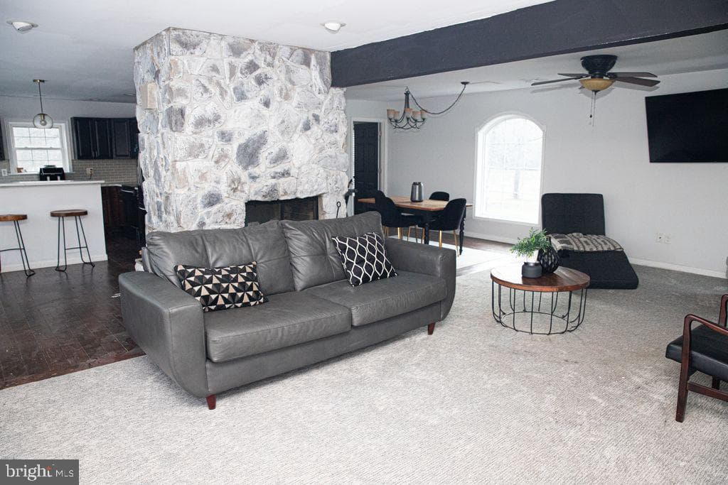 198 Valley Lane photo 3