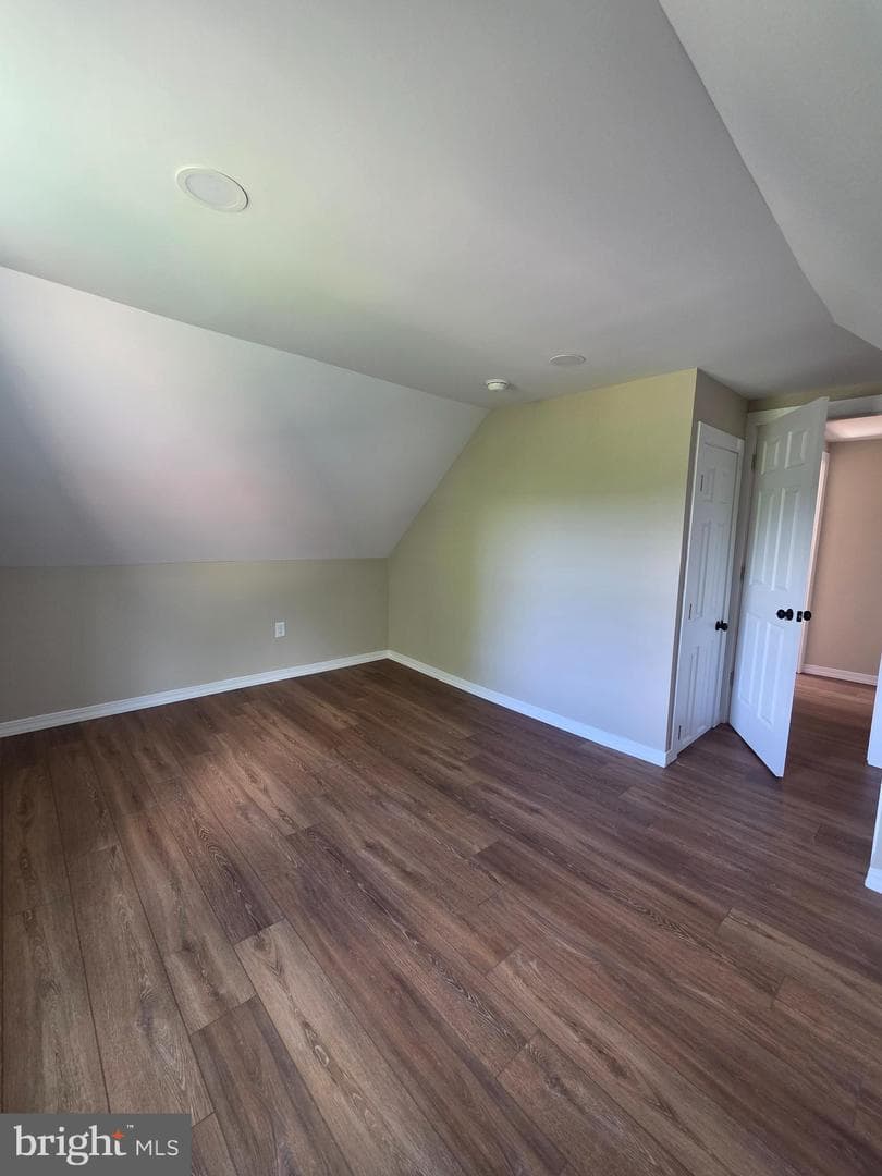 308 Vine Street photo 25