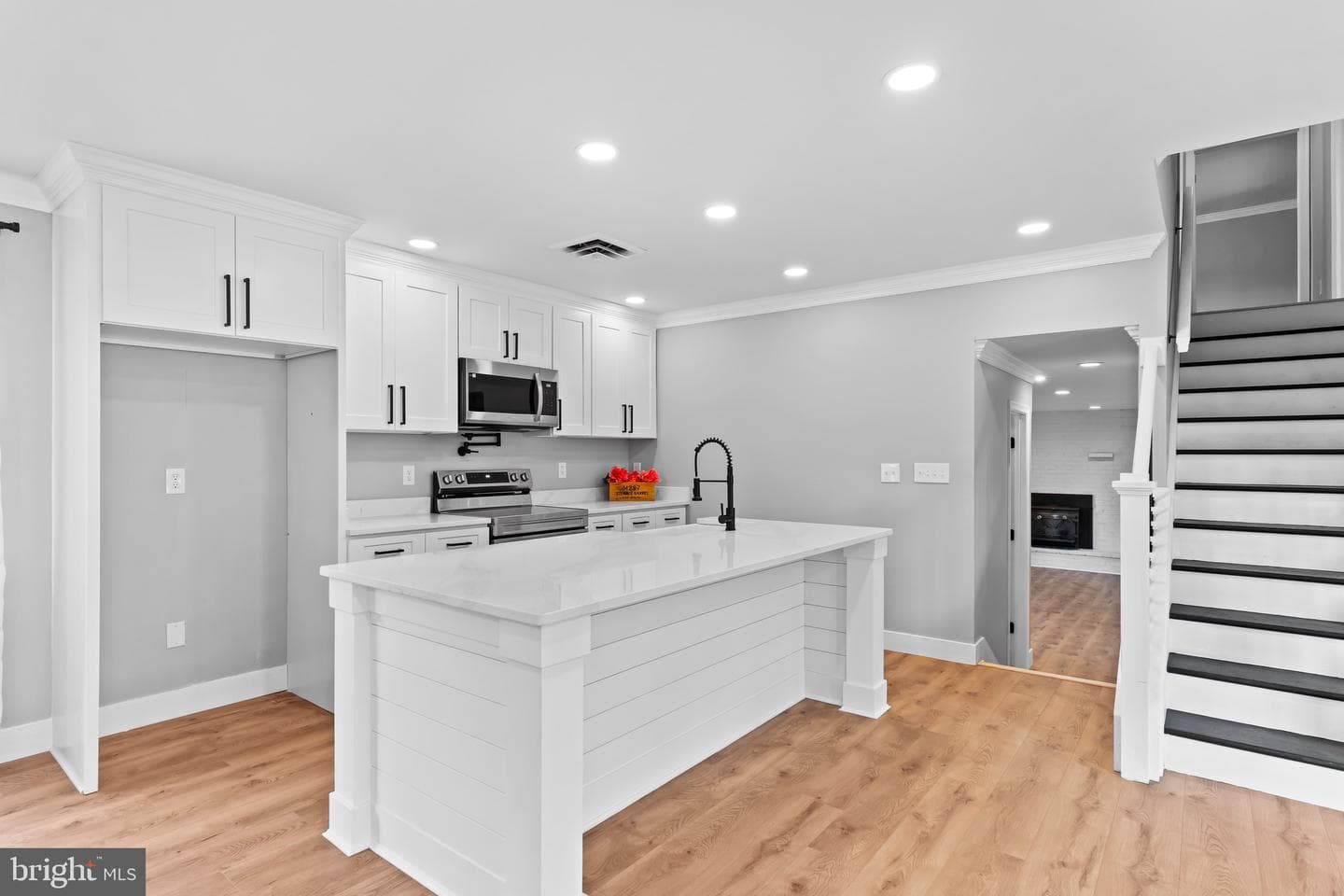 2111 Sycamore Drive photo 10