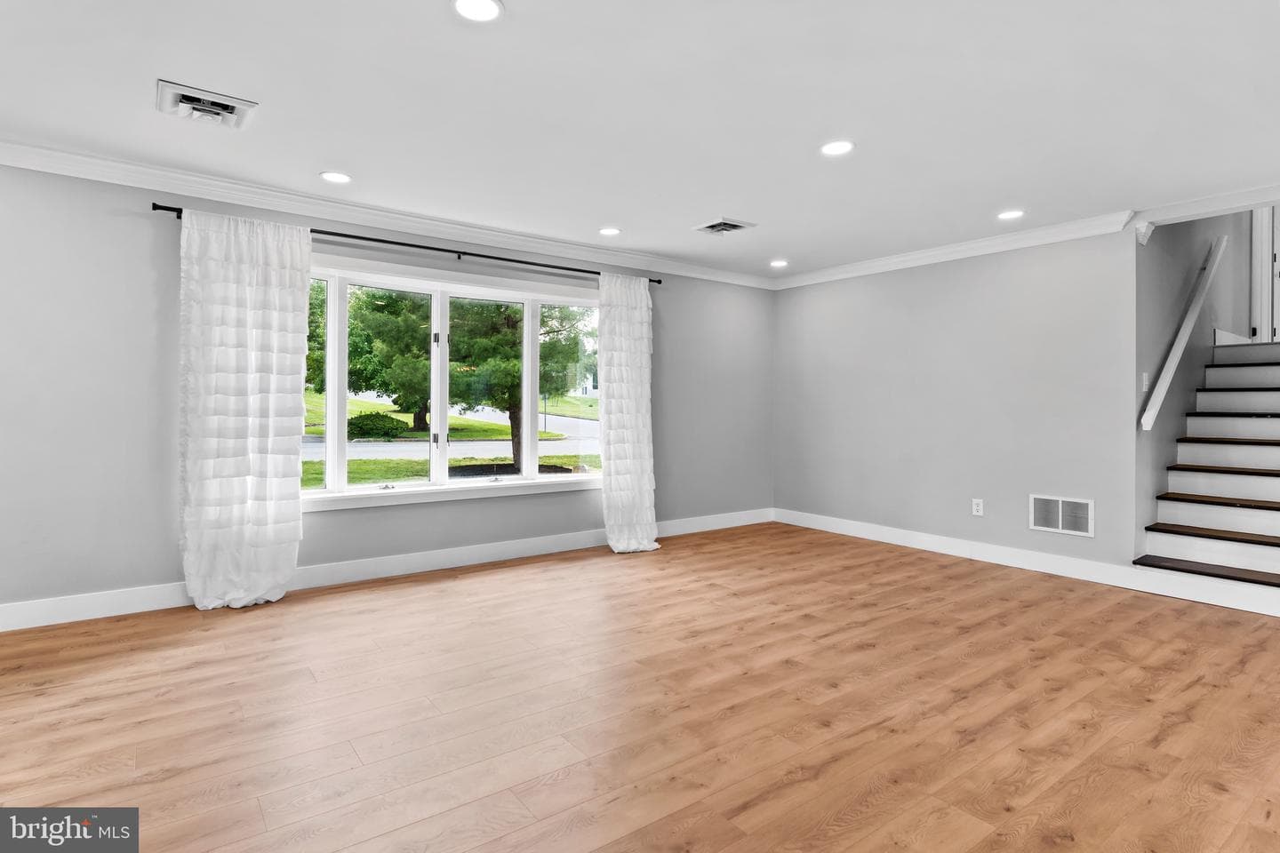 2111 Sycamore Drive photo 17