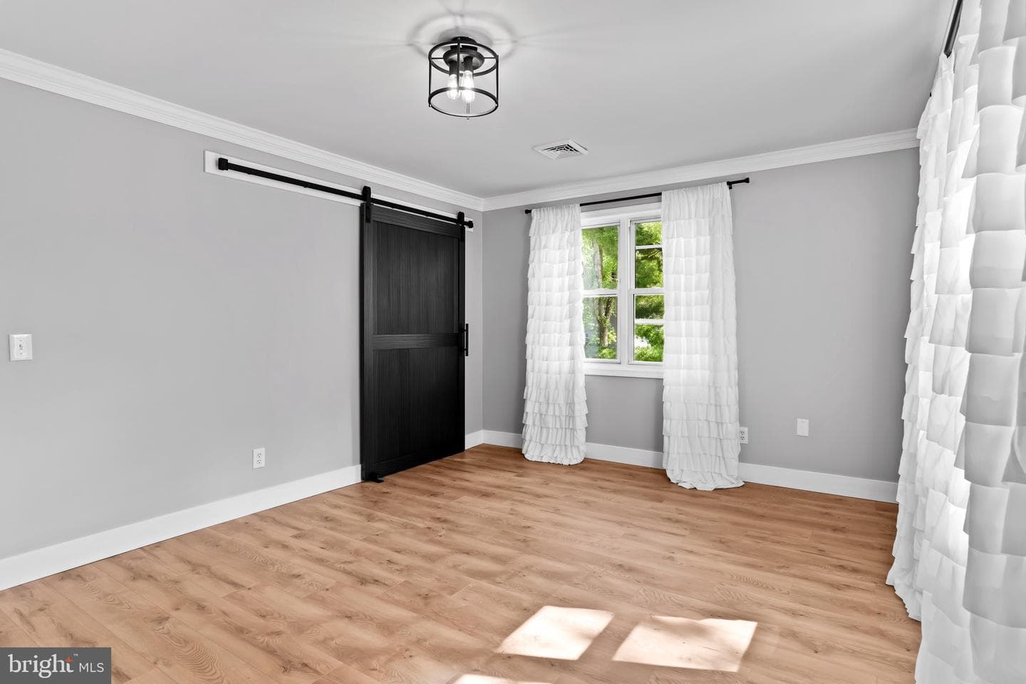 2111 Sycamore Drive photo 25