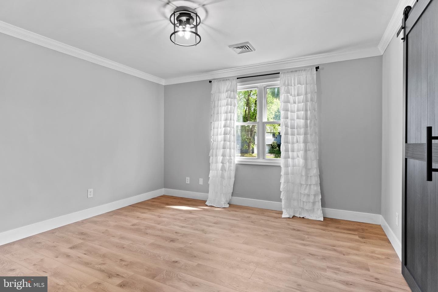 2111 Sycamore Drive photo 26
