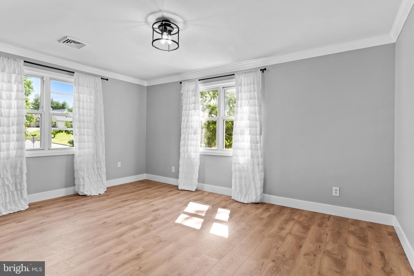 2111 Sycamore Drive photo 28