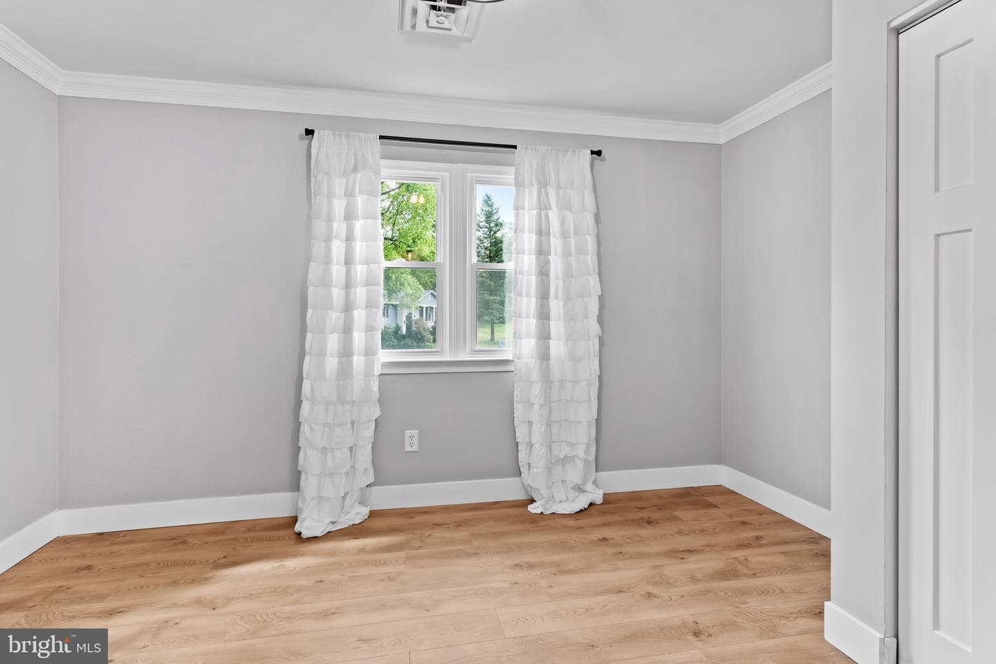2111 Sycamore Drive photo 29
