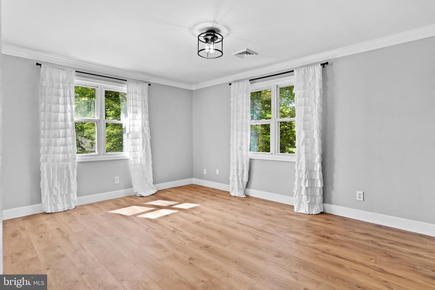 2111 Sycamore Drive photo 30