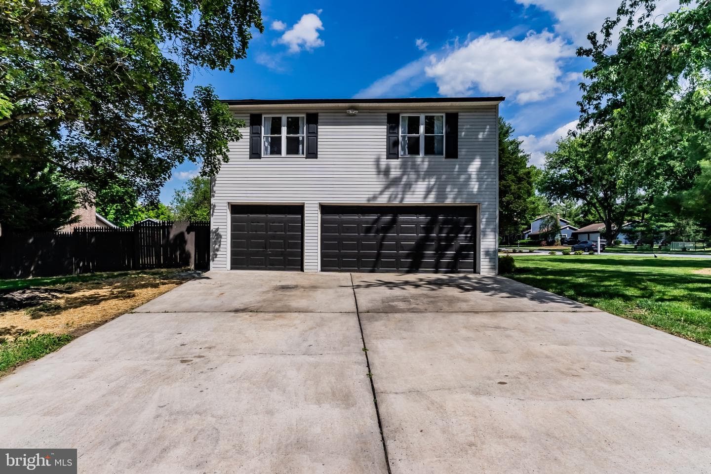 2111 Sycamore Drive photo 4