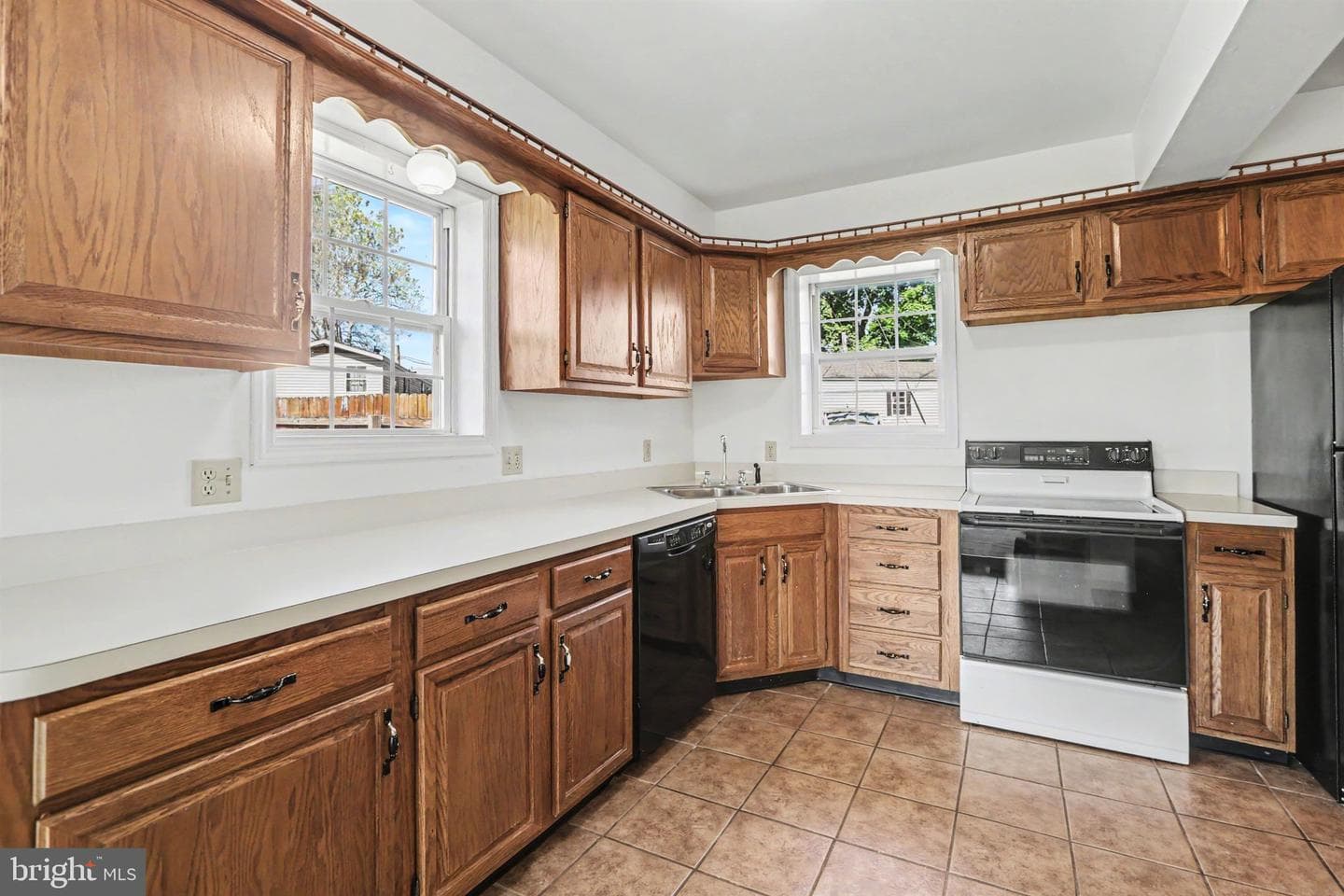 214 N Railroad Street photo 10