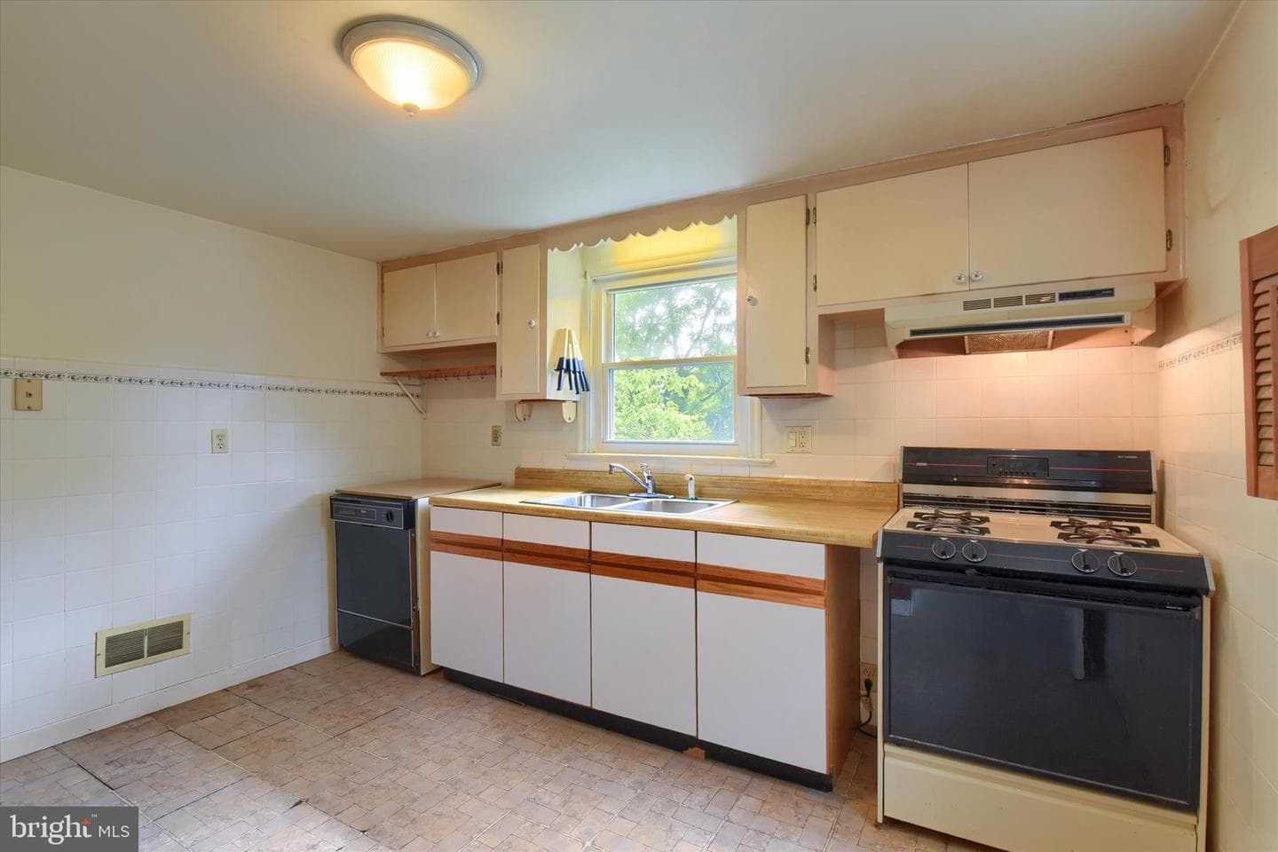 521 West Drive photo 4