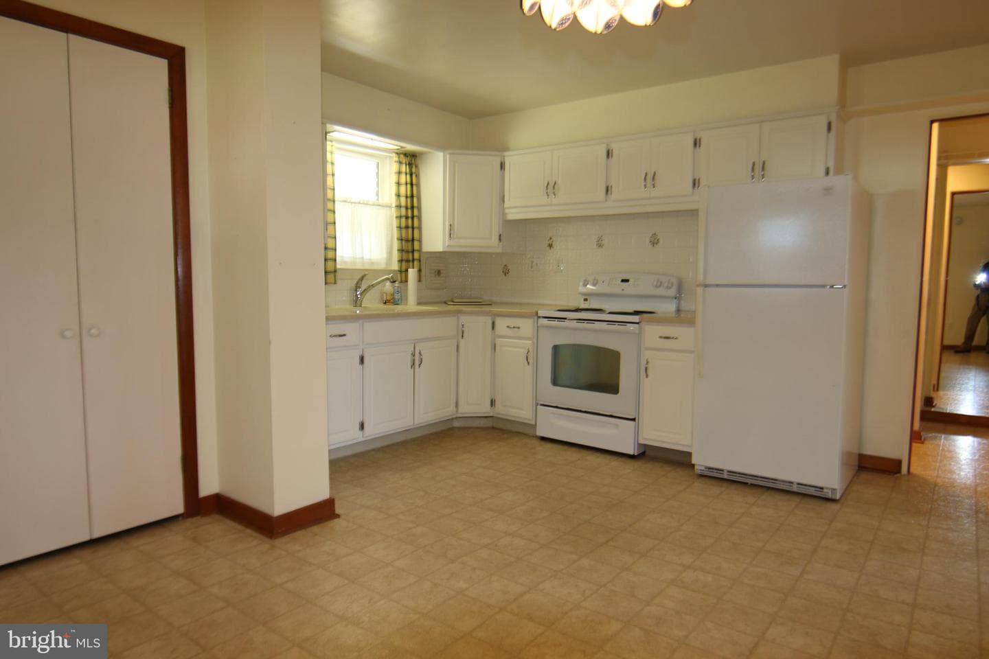 109 Carolyn Street photo 11