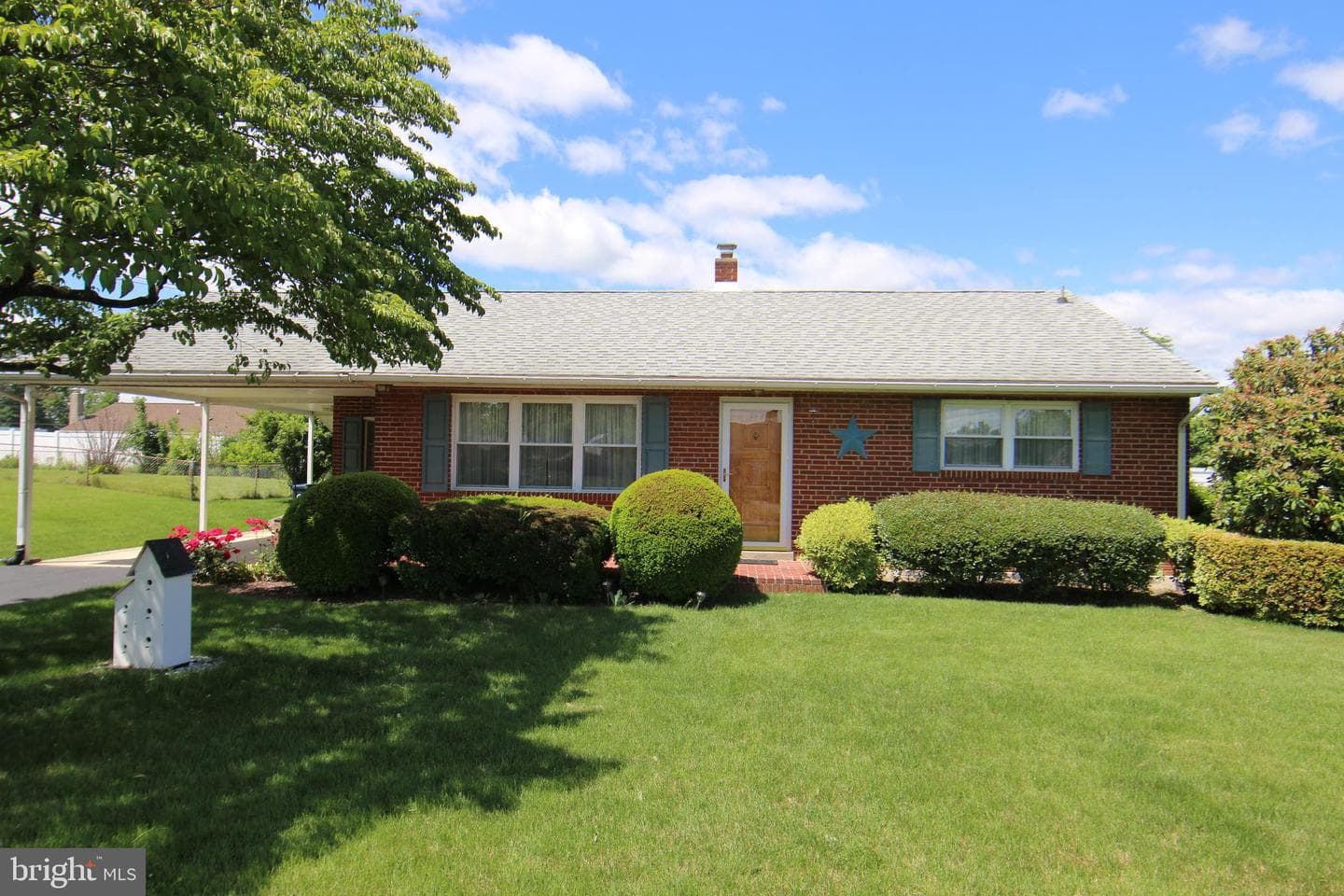 109 Carolyn Street photo 3