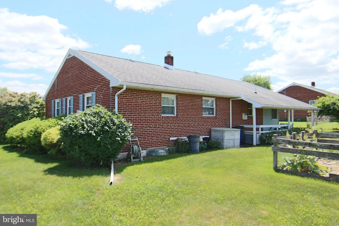 109 Carolyn Street photo 5