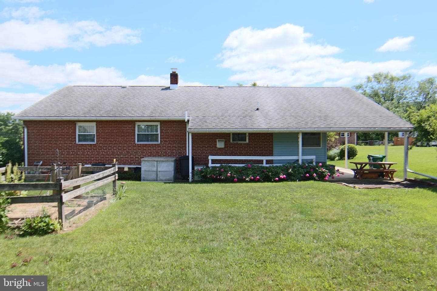 109 Carolyn Street photo 7