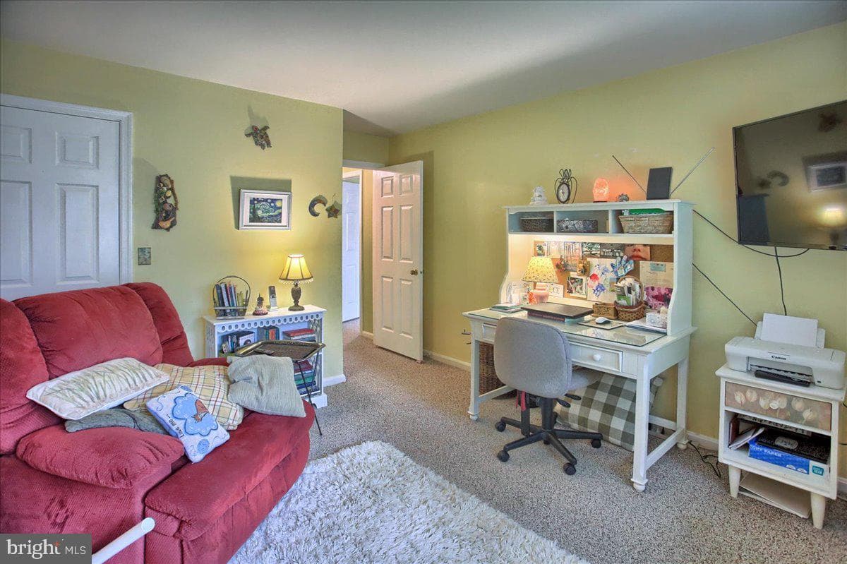 563 Roslaire Drive photo 16