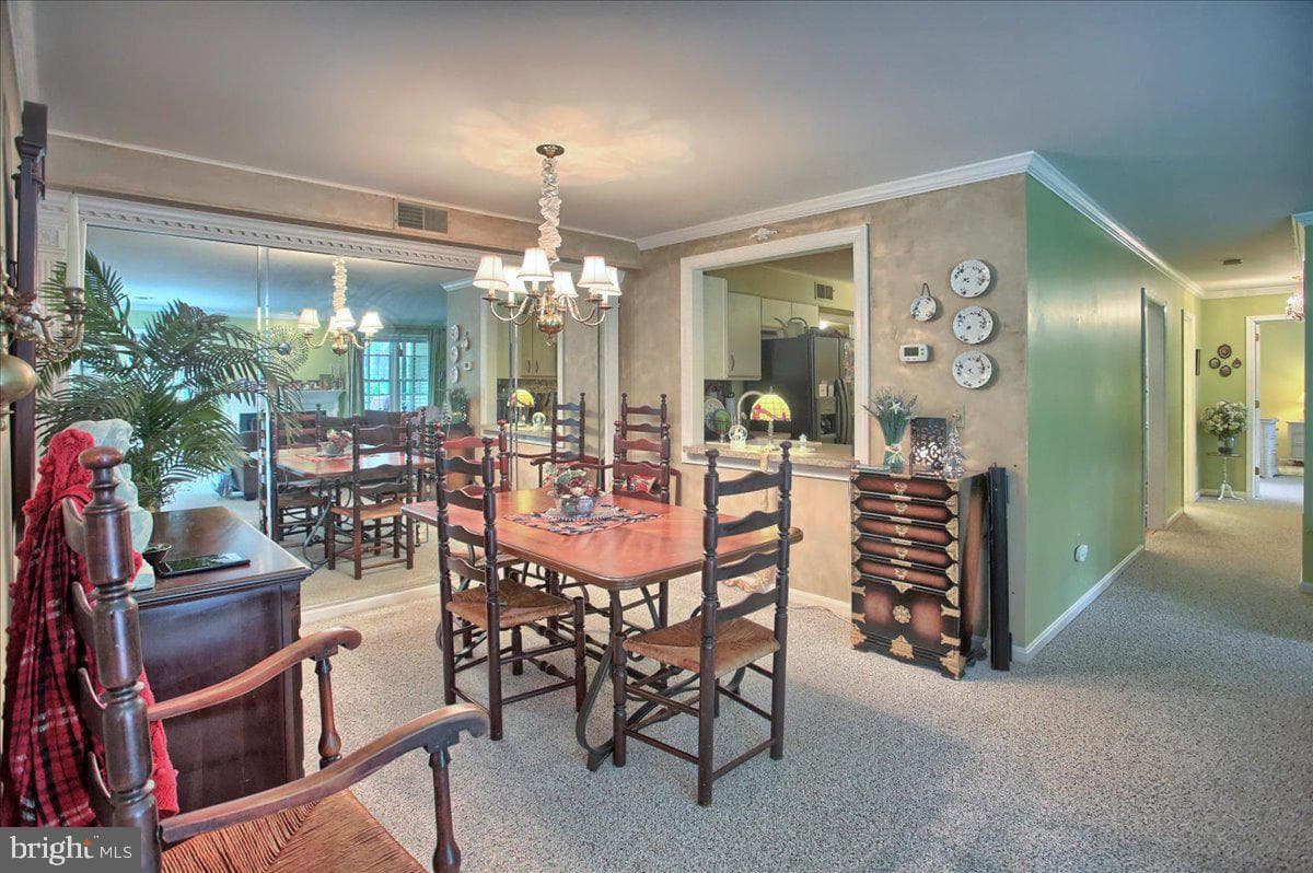 563 Roslaire Drive photo 7