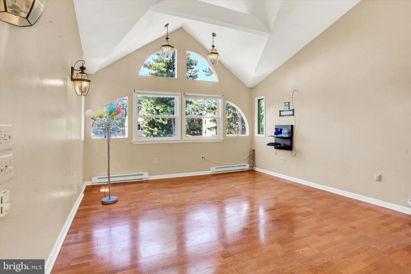 552 Oriole Court photo 5