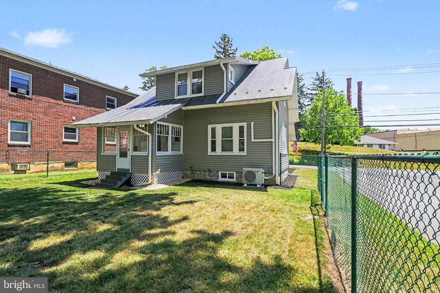 163 E Derry Road photo 31