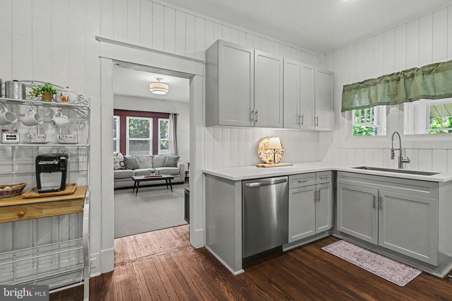 163 E Derry Road photo 8