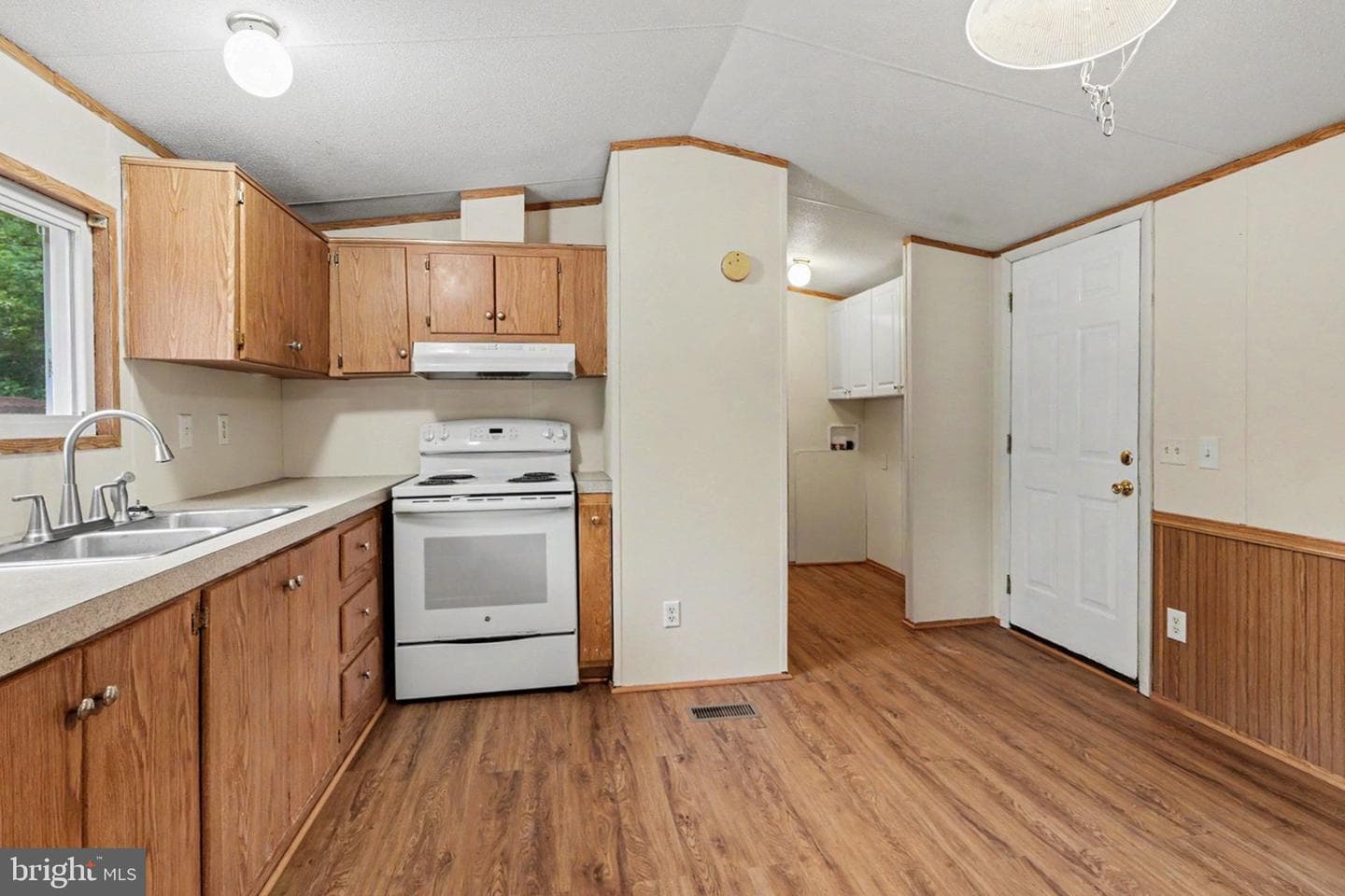 73 S Elmer Avenue photo 5